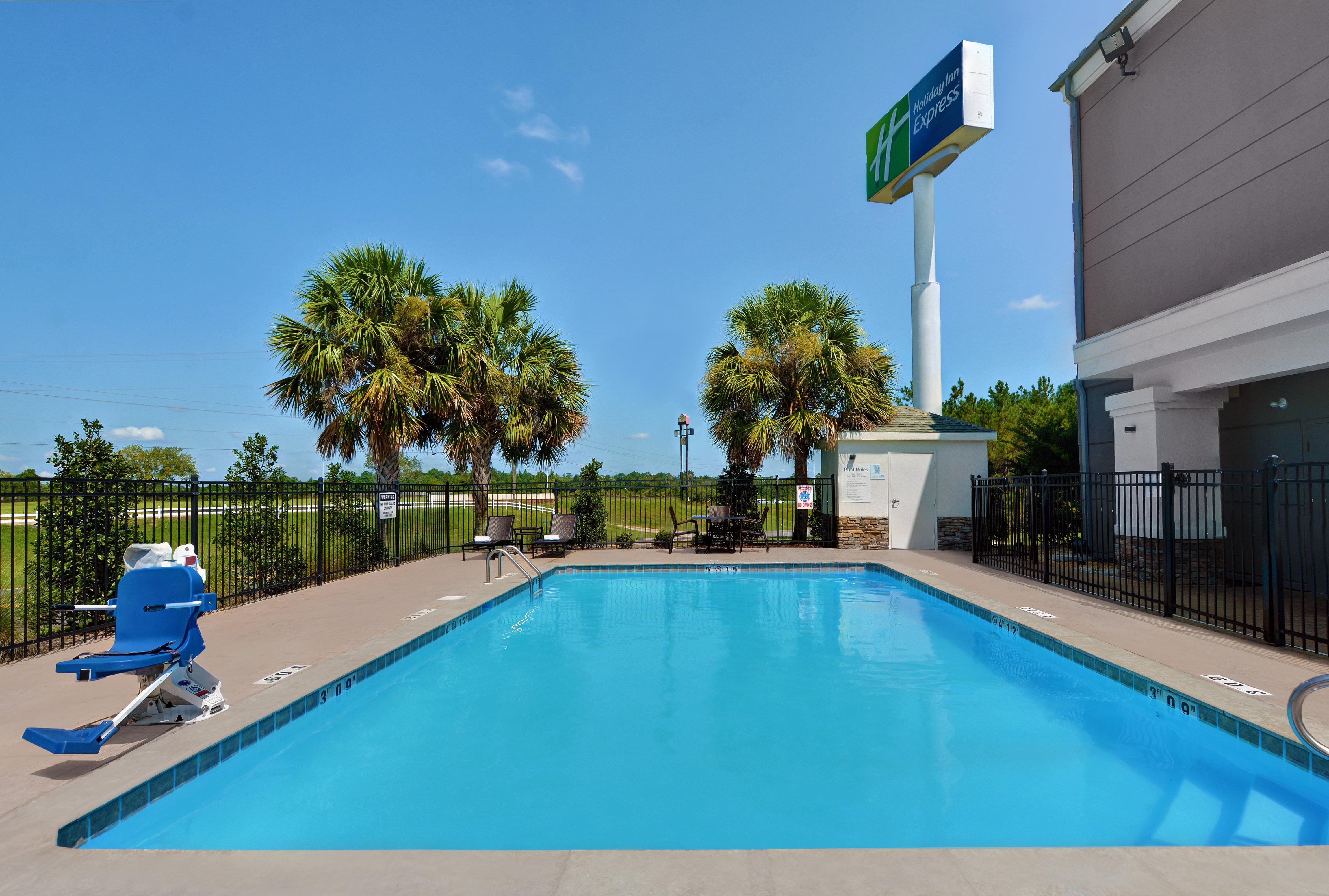Holiday Inn Express Atmore By Ihg Екстериор снимка